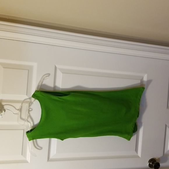 Beautiful body fit green top - Picture 2 of 6